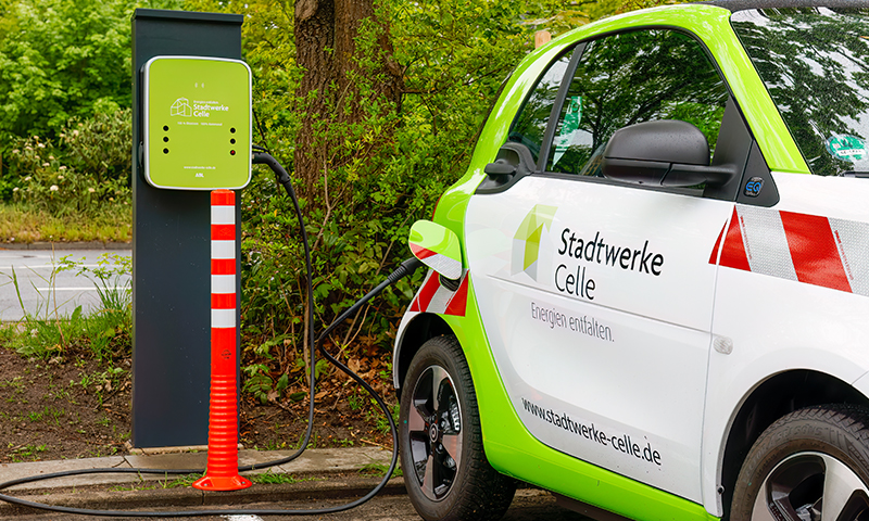 Eine E-Ladesäule der Stadtwerke an der Celler Fuhsestraße.